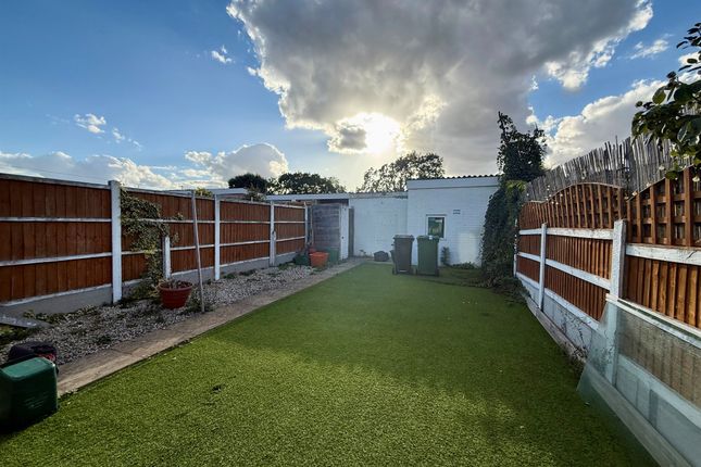 27, Jermayns, BASILDON photo 3