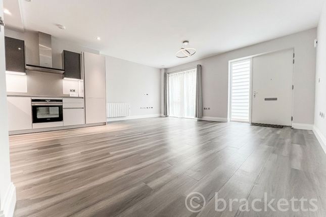 2-bed house on 6 The Mews Linden Close, Tunbridge Wells, £2,450/mo