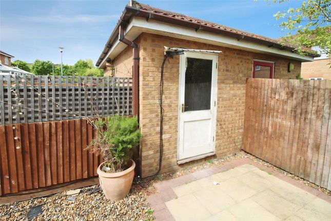 6, Colwyn Close, Hertfordshire photo 2