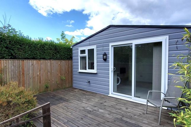 Thumbnail Bungalow to rent in West End, Woking, Surrey