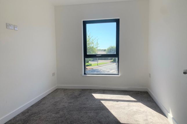 300, Thelwall Lane, Warrington photo 4