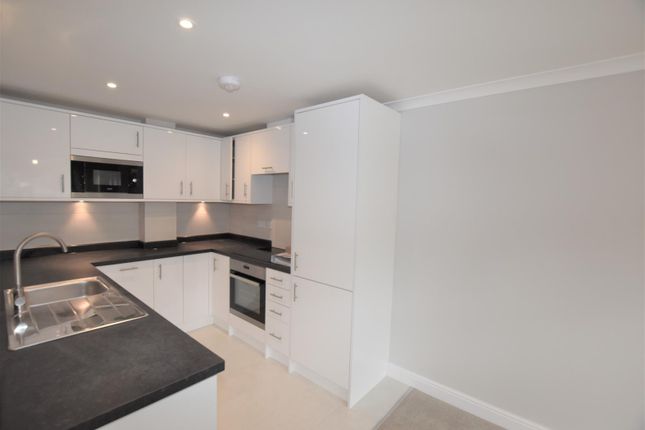 Flat 2, 49, Cressingham Road, Berkshire photo 3