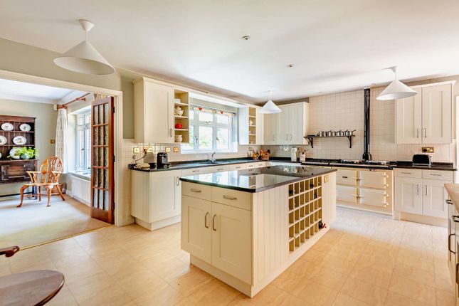 2, Latimer Way, Beaconsfield photo 2