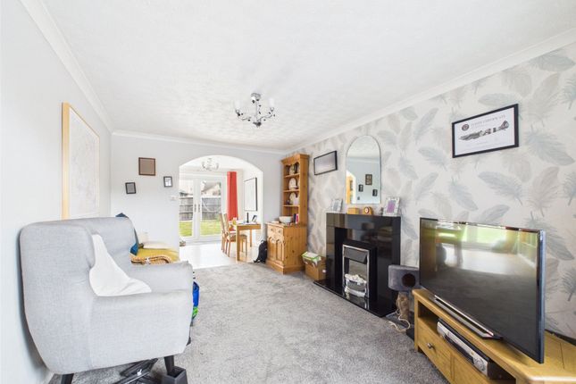 4, Highgrove Way, Gloucester photo 4