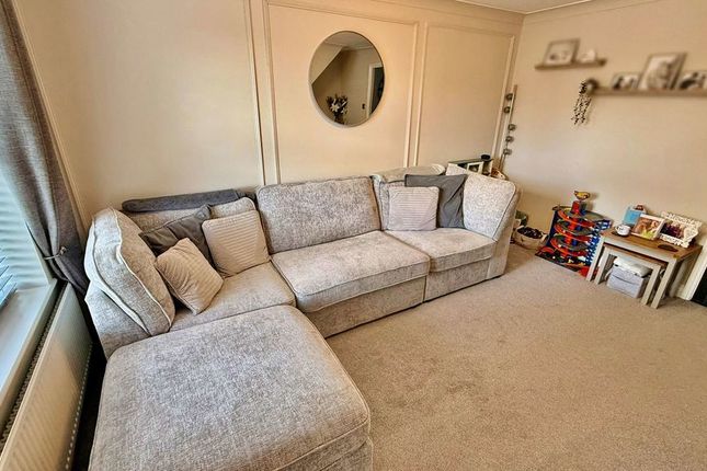 25, Curtis Drive, Lincoln photo 3