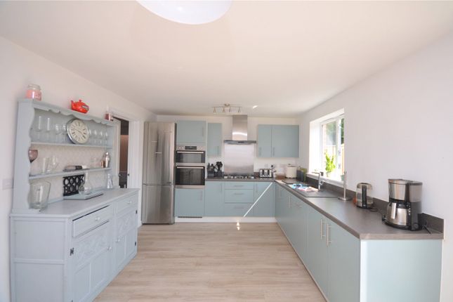 32, Riverside Close, West Yorkshire photo 4