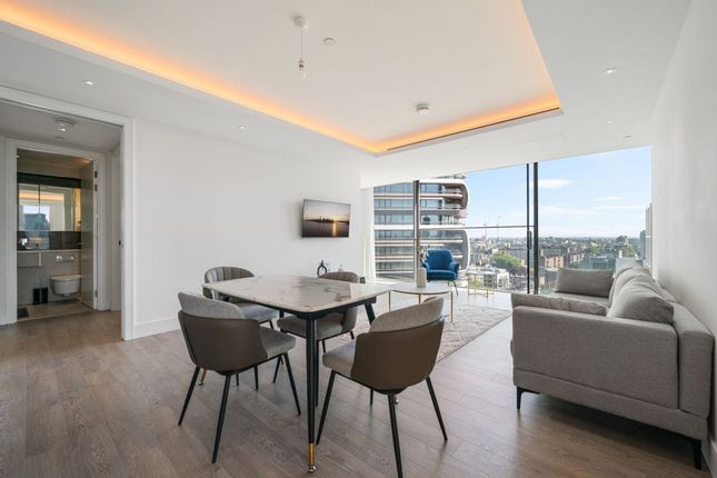 Apt 37, Carrara Tower, London photo 3