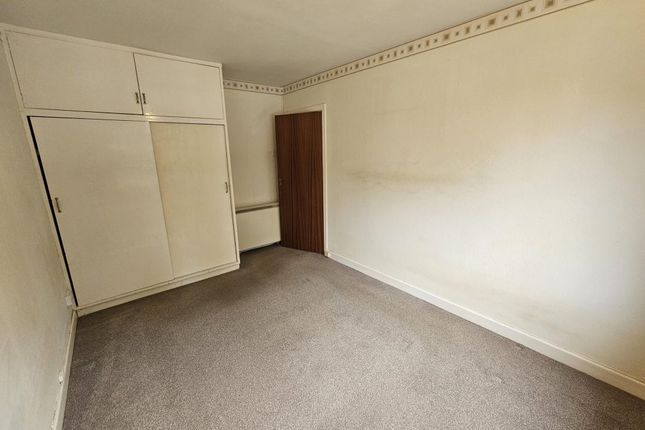 Flat to rent in Crescent Road, Bournemouth