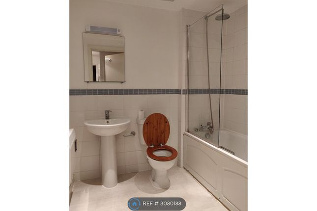 Challenge Court Langhorn Drive, Twickenham photo 2