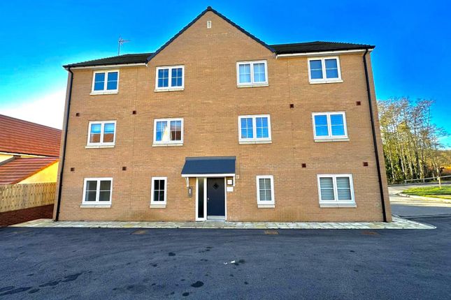 Thumbnail Flat to rent in Ffordd Gwern, Mold