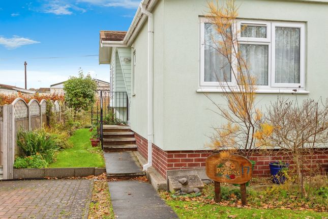 17 Oak Drive,, Broadway Park, Petersfield photo 2