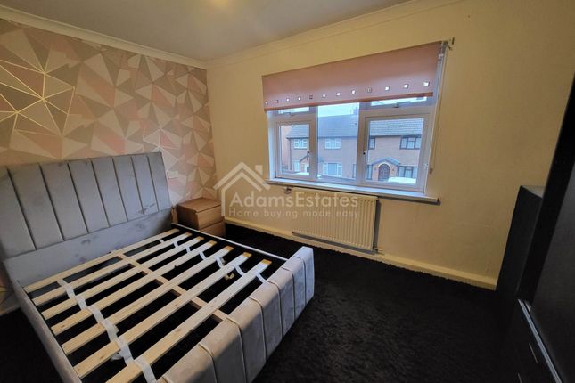 94a, Hyrstlands Road, Batley photo 2