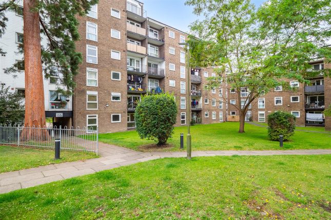 Thumbnail Flat for sale in Westmoreland Drive, Sutton