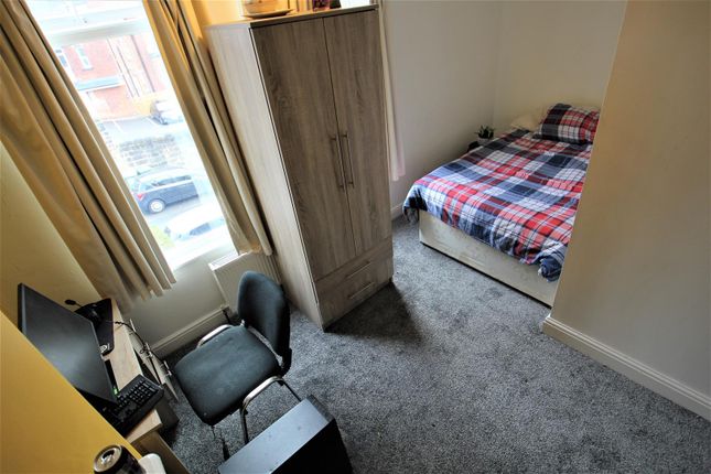 62, Chapel Lane, Leeds photo 5