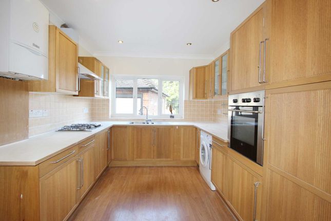 28, Downfield, Worcester Park photo 2