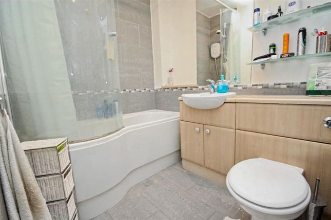 3 Mulberry Court, Gilliat Drive, Guildford photo 5