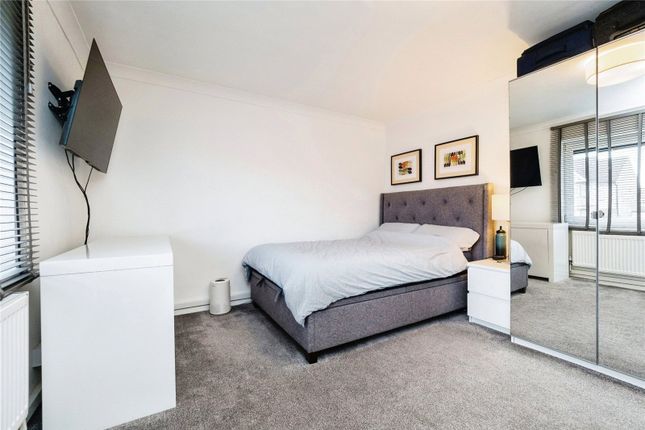 Flat for sale in Rush Green Road, Romford, Essex