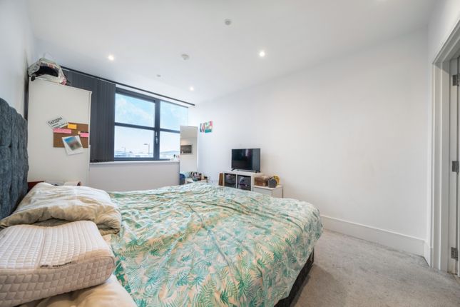 Flat 10 Manhattan House,,, Manhattan Business Park West Gate, London photo 2