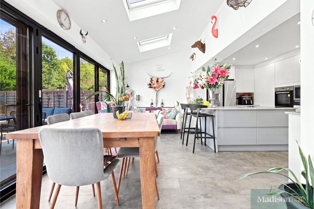 21, Meadgate Avenue, Woodford Green photo 2