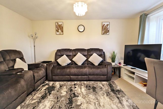 Simon Close, Nuneaton photo 4