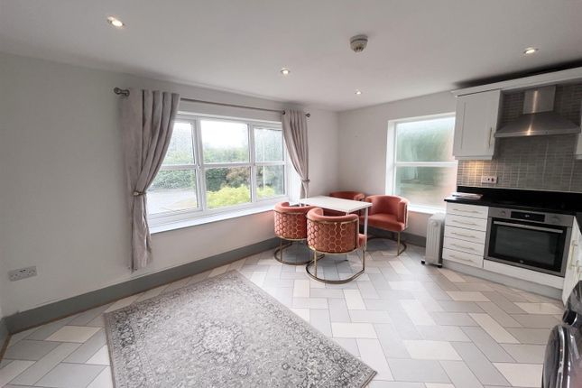 Flat 7, Outwood House, Griffin Farm Drive, Cheadle photo 4