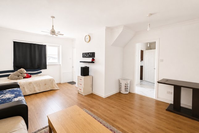 49, Winvale, Slough photo 2