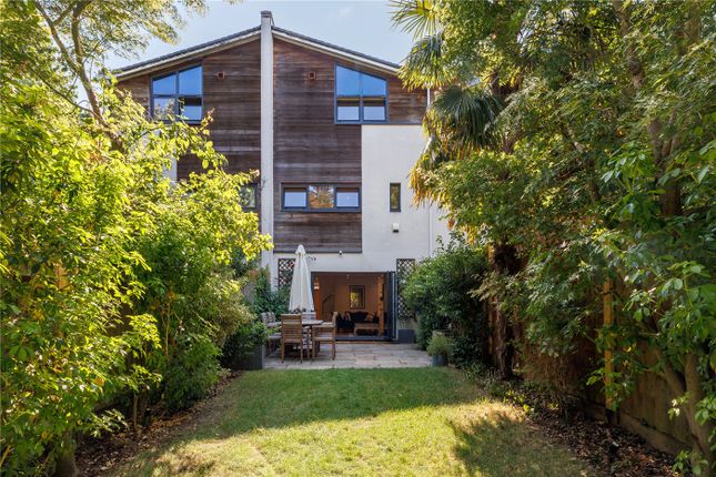 17, Scott Avenue, London photo 4