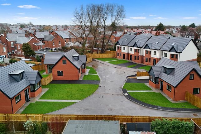 1, Holly Close, Southport photo 5
