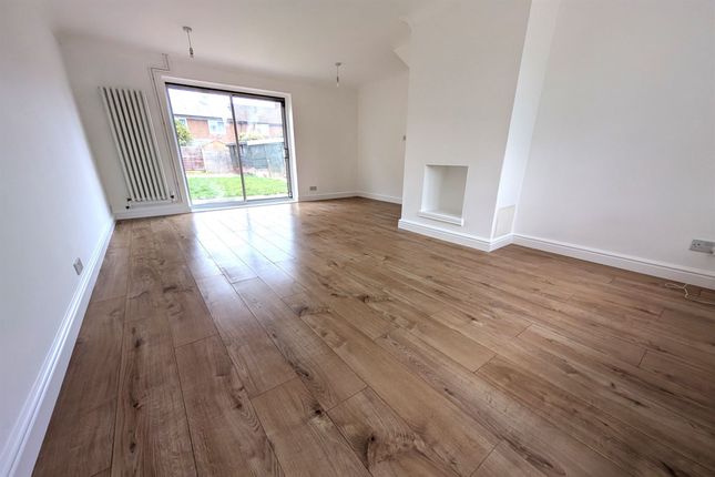 4 Thorness Close, Southampton photo 4