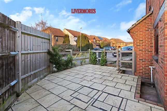 22, Whites Close, Greenhithe photo 5