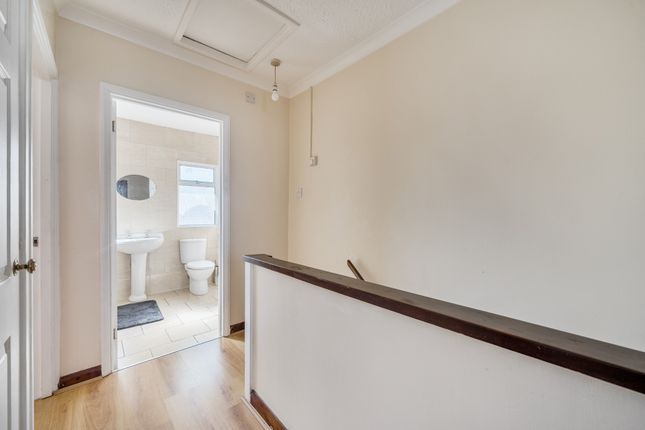 102A, Tamar Way, Slough photo 2