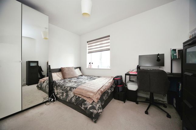 Flat for sale in Armstrong Road, Luton