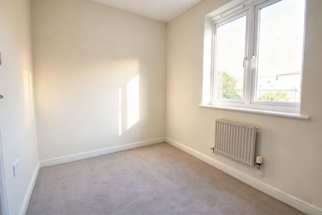 Flat 10, Walton House, Swindon photo 4