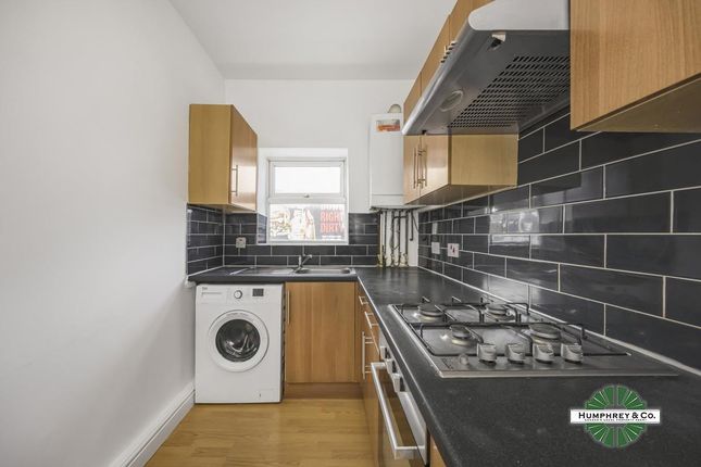 Flat A, 401 Hoe Street, Hoe Street, LONDON photo 4