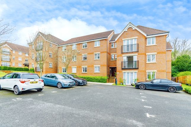 Flat for sale in Eothen Close, Caterham, Surrey
