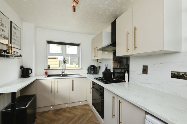 12, Lupin Close, Mansfield photo 3