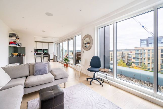 Thumbnail Flat for sale in Central Avenue, Sands End, London