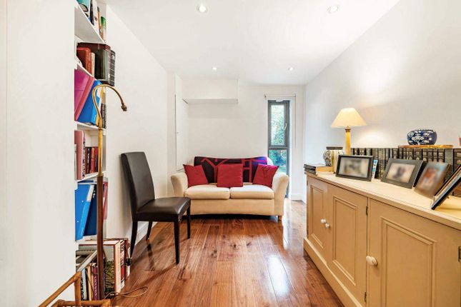 Flat for sale in Clarendon Gardens, London