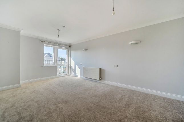 19, Fitzwarren Court, Swindon photo 4