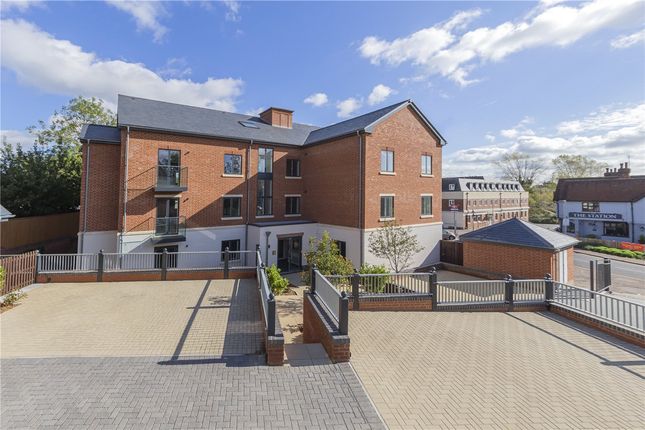 Thumbnail Flat for sale in Park Lane Court, Knebworth, Herts
