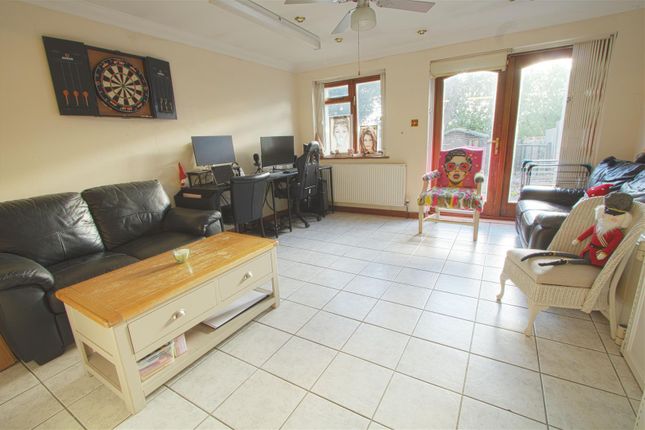 48, Meadow Rise, Billericay photo 4