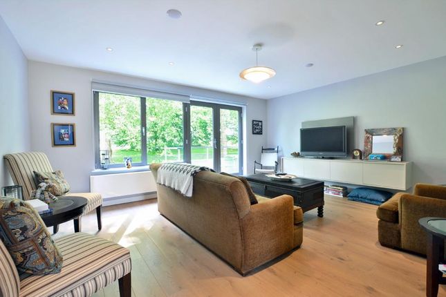 Flat to rent in Meadowbank, Primrose Hill, London
