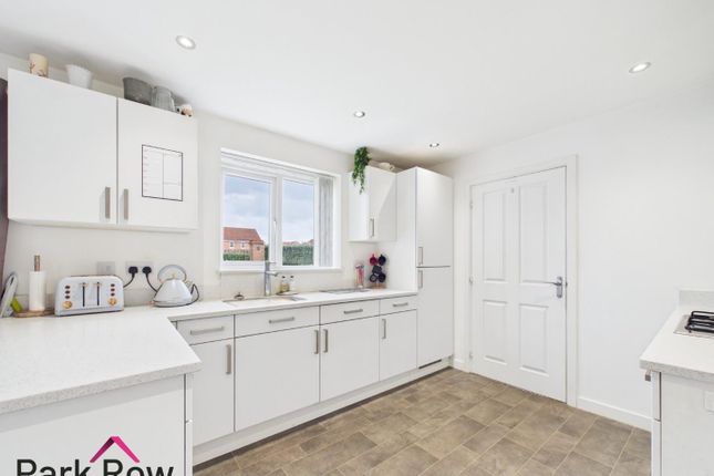 1, Braeburn Road, Leeds photo 3