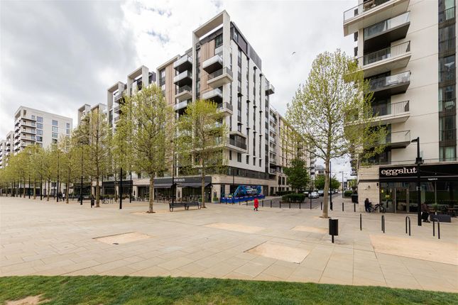 Flat for sale in Napa Close, Stratford