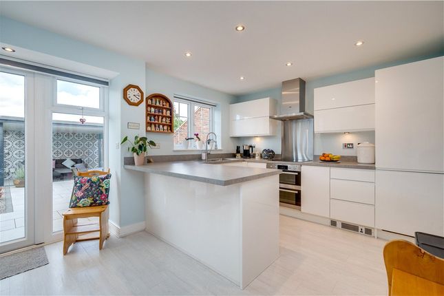 25, Pentagon Way, West Yorkshire photo 2