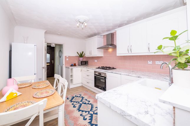 88 Curran Crescent, Broxburn photo 2
