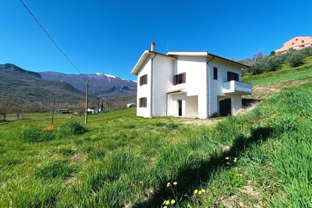 Thumbnail Detached house for sale in Pescara, Farindola, Abruzzo, Pe65010