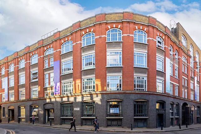 Office to let in Clerkenwell Close, London