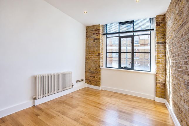 Flat 9 Saxon House, 1, Thrawl Street, London photo 2