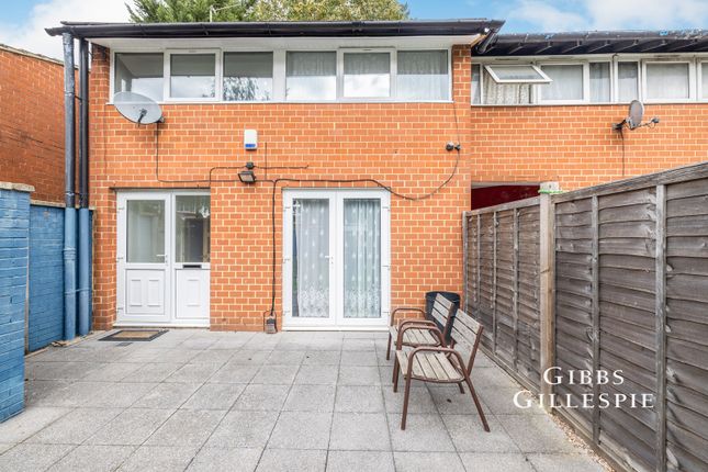28, Hawes Close, Northwood photo 4
